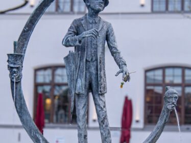 Brunnen mit Statur vom Schriftsteller Karl Valentin